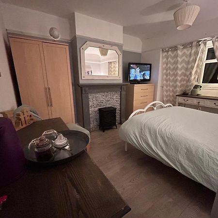 شقة Redditch Rest Near Town Centre & Transport Links المظهر الخارجي الصورة