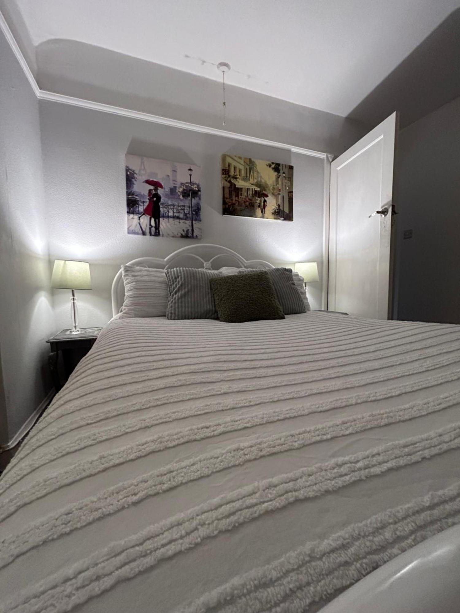 شقة Redditch Rest Near Town Centre & Transport Links المظهر الخارجي الصورة