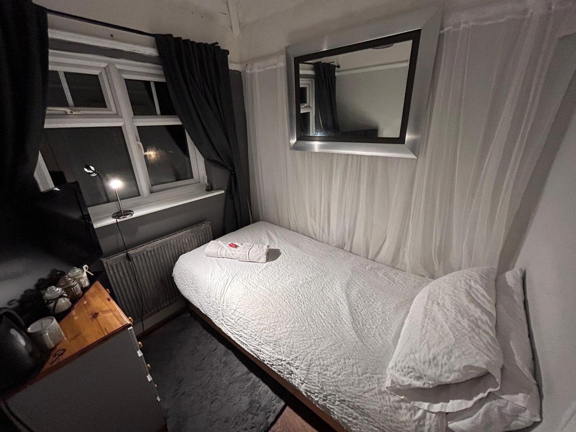 شقة Redditch Rest Near Town Centre & Transport Links المظهر الخارجي الصورة