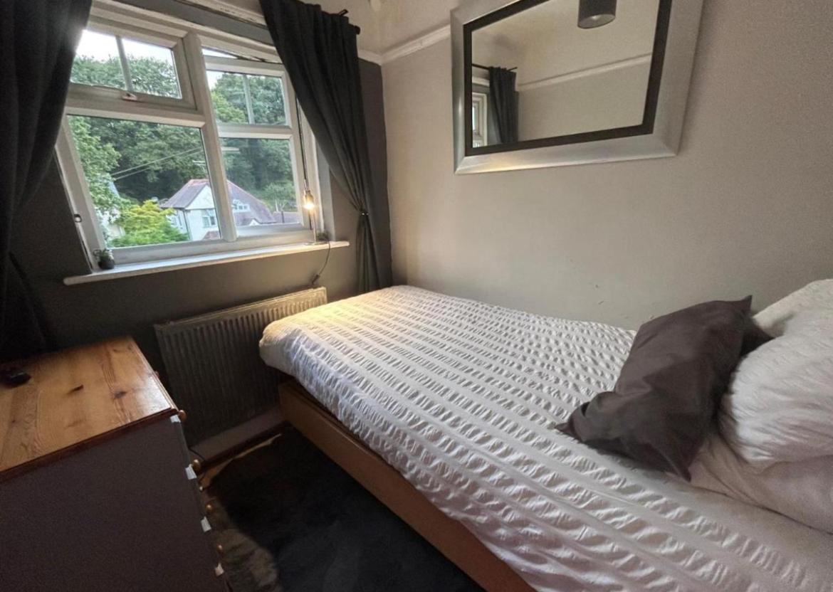 شقة Redditch Rest Near Town Centre & Transport Links المظهر الخارجي الصورة