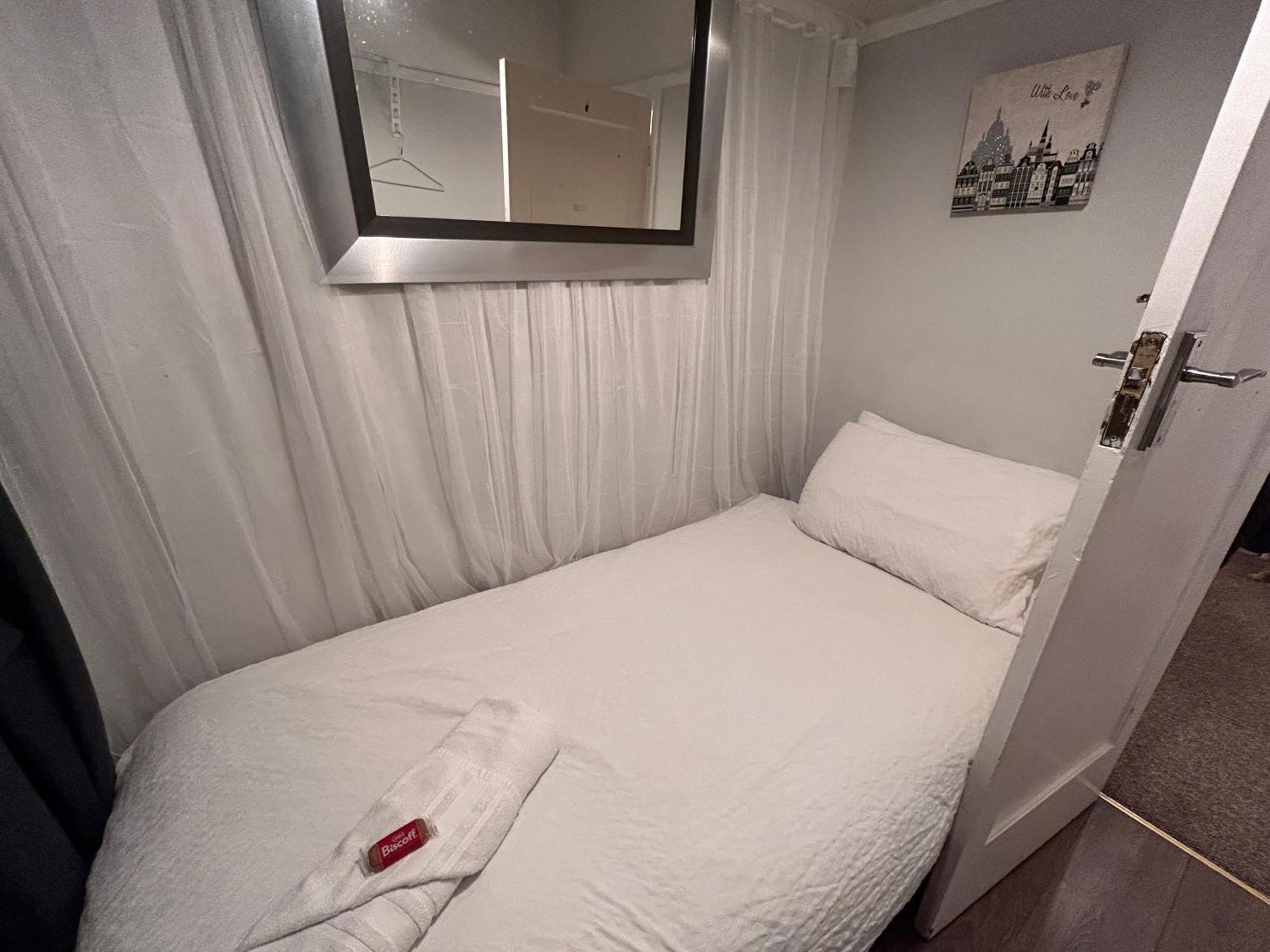شقة Redditch Rest Near Town Centre & Transport Links المظهر الخارجي الصورة